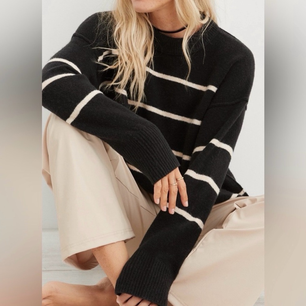 Aerie Black & White Striped Cozy Knit Sweater Size Small